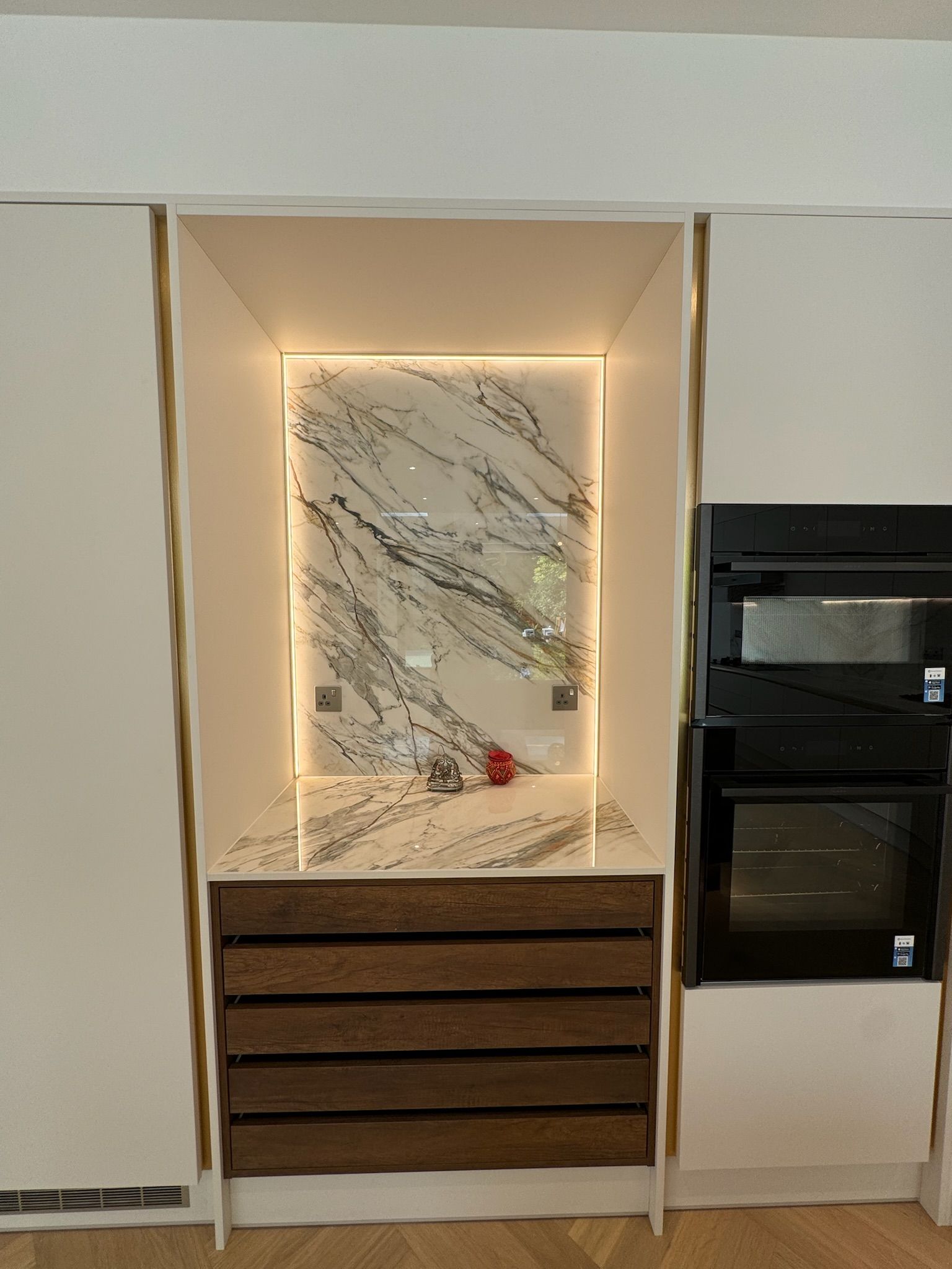 Dunstan Road Golders Green — marble niche detail, high specification finish throughout