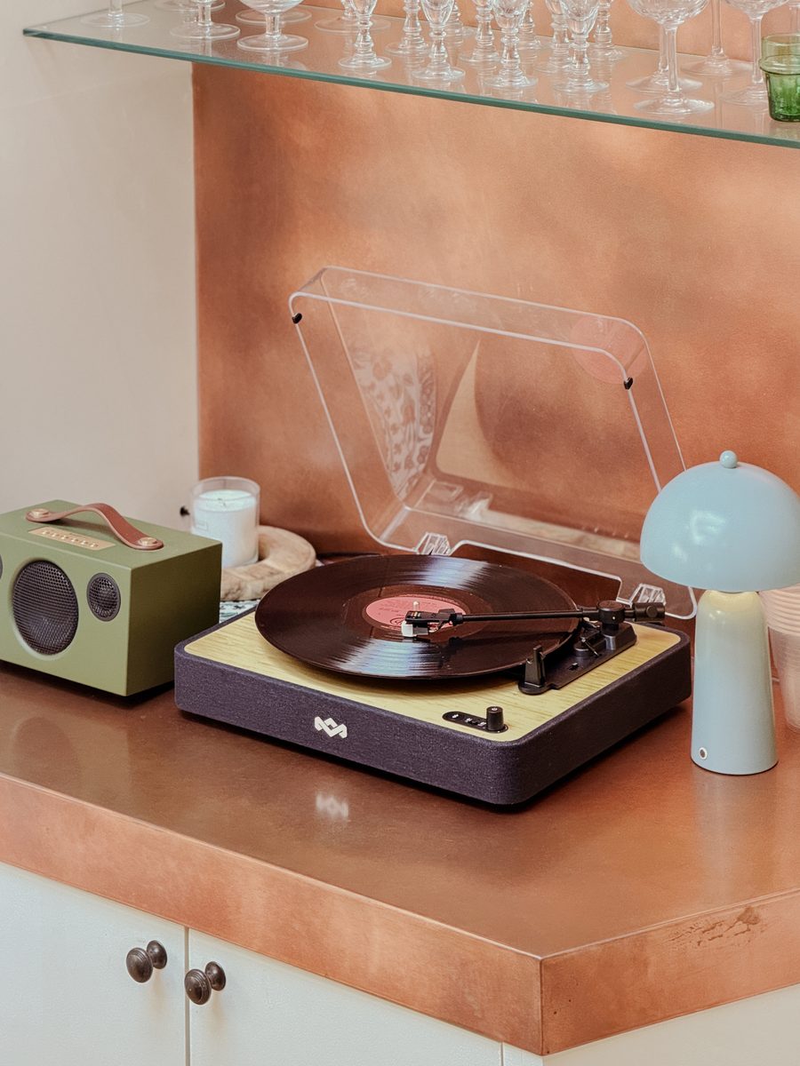 Limehouse Cottage: copper worktop and open shelving in the dining room